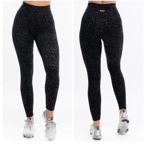 Echt Black Velvet leopard Leggings